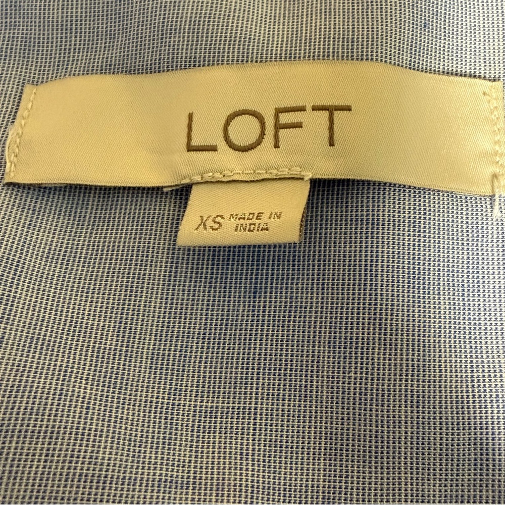 LOFT Light Blue Tunic Blouse XS Chambray Button Front Work Casual Minimalist - Picture 6 of 10